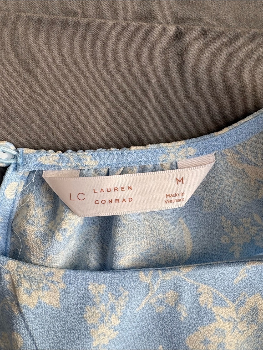 LC Lauren Conrad Light Blue Floral Short Sleeve Blouse - Picture 5 of 8
